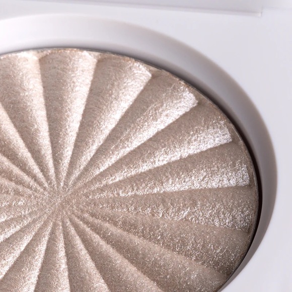 OFRA Glazed Donut Highlighter- vegan, frosty white metallic, baked formula - Picture 8 of 9